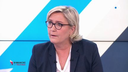 "C'est la seule chose qui me manquait au tableau des persécutions", ironise Marine Le Pen