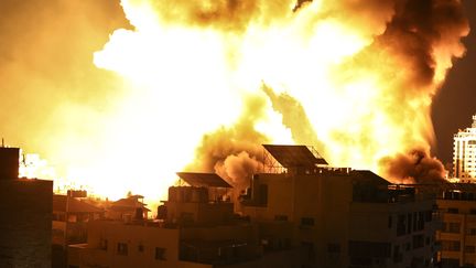 Un bombardement israélien à Gaza, le 18 mai 2021. (MAHMUD HAMS / AFP)