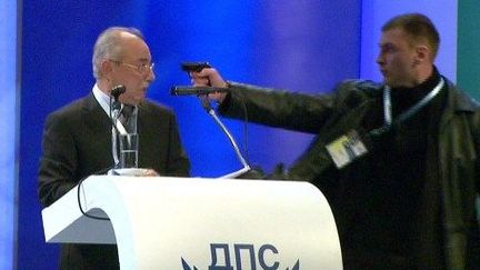 Lors d'un discours le 19 janvier 2013 à Sofia, le chef politique Ahmed Dogan échappe à un attentat. (AFP)