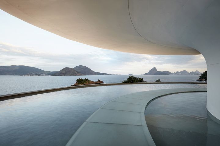 Le musée Niteroi à Rio de Janeiro, lieu du défilé Vuitton Croisière 2027
 (Louis Vuitton)