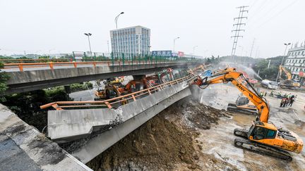 L'impressionnant effondrement d'un pont en Chine