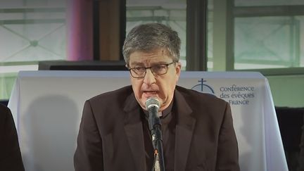 Le président de la Conférence des évêques de France, Eric de Moulins-Beaufort, lors d'une conférence de presse à Lourdes (Hautes-Pyrénées), lundi 8 novembre 2021. (FRANCEINFO)