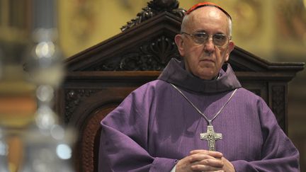 Jorge Mario Bergoglio, le 13 f&eacute;vrier 2013, &agrave; la cath&eacute;drale de Buenos Aires (Argentine). (JUAN MABROMATA / AFP)