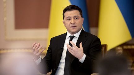 Le président ukrainien&nbsp;Volodymyr Zelensky&nbsp;durant une conférence de presse à Kiev (Ukraine) le 28 janvier 2022. (UKRAINE PRESIDENCY / AFP)