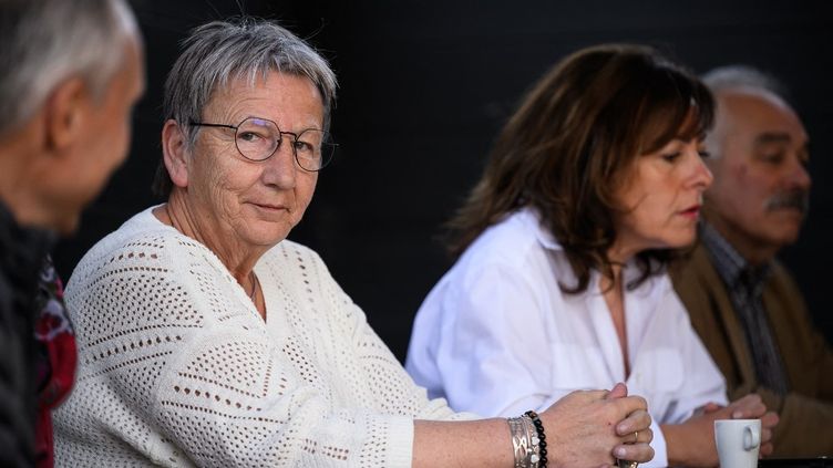 Dissident socialist deputy Martine Froger (left), alongside Carole Delga, president of the Occitanie region (right), in Varilhes (Ariège), March 30, 2023. (LIONEL BONAVENTURE / AFP)