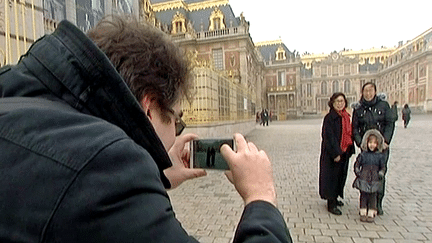 Photos-souvenirs à Versailles, le nouveau projet numérique et interactif du château 
 (France 3 / Culturebox)