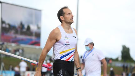 Renaud Lavillenie lors des championnats de France, à Angers, le 27 juin. (JOSSELIN CLAIR / MAXPPP)