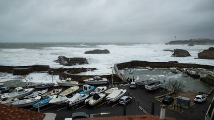 Les intempéries touchent la ville de Biarritz (Pyrénées-Atlantiques), le 13 décembre 2019. (JEROME GILLES / NURPHOTO / AFP)