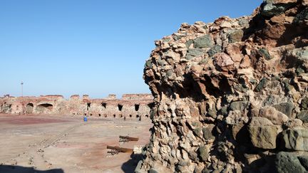 Ruines d'un château portugais du XVIe siècle, situé sur l'île d'Ormuz, dans le sud de l'Iran, dans la province iranienne d'Hormozgan (27 novembre 2019). (FATEMEH BAHRAMI / ANADOLU AGENCY)