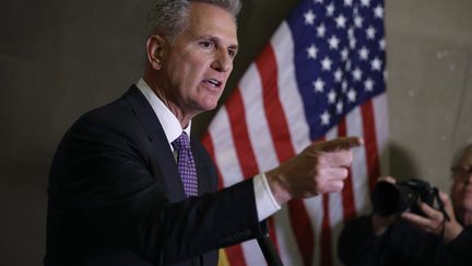 Le chef des Républicains à la Chambre des Représentants Kevin McCarthy lors d'une conférence de presse à Washington (Etats-Unis), le 22 mai 2023. (CHIP SOMODEVILLA / GETTY IMAGES NORTH AMERICA / AFP)