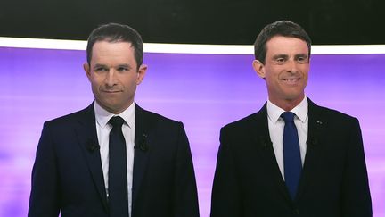 Les deux finalistes de la primaire de la gauche, Benoît Hamon et Manuel Valls, lors du débat de l'entre-deux-tours, le 25 janvier 2017 sur France 2. (REUTERS)