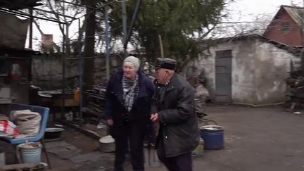 Crise en Ukraine : sous la menace d'une guerre imminente, des habitants du Donbass quittent la région