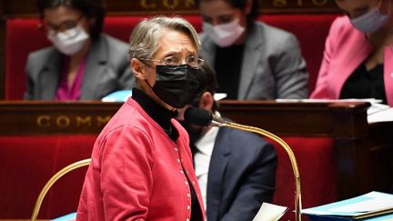 Elisabeth Borne, le 8 février 2022, à l'Assemblée nationale. (BERTRAND GUAY / AFP)