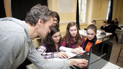 La méthode de la classe inversée appliquée dès 2012 dans au collège Sainte-Marie de Saint-Brieuc (illustration).&nbsp; (DAVID ADEMAS / MAXPPP)