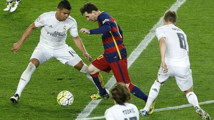 Lionel Messi dans la défense du Real Madrid