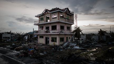 Dans les environs de Tacloban (Philippines), le 12 novembre 2013., (PHILIPPE LOPEZ / AFP)