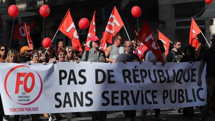 Des fonctionnaires manifestent le 10 octobre 2017 à Bordeaux, contre les mesures du gouvernement visant la fonction publique. (MAXPPP)