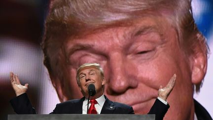 Le candidat r&eacute;publicain, Donald Trump, lors&nbsp;de&nbsp;la convention d'investiture pr&eacute;sidentielle du parti &agrave; Cleveland (Etats-Unis), le 21 juillet 2016. (TIMOTHY A. CLARY / AFP)