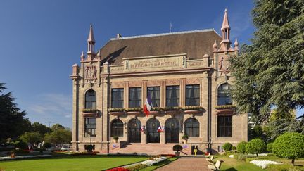 La mairie de Marcq-en-Barœul, dans l'agglomération lilloise (Nord), le 27 septembre 2021. (SOBERKA RICHARD / HEMIS.FR / AFP)