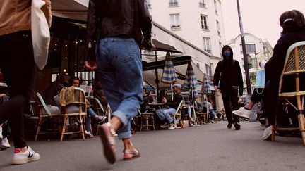 La deuxième phase du déconfinement a permis la réouverture de certaines terrasses de café à Paris (illustration). (CLAIRE LEYS / RADIOFRANCE)