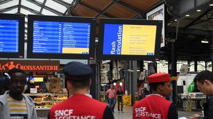 SNCF : de plus en plus de commerces dans les gares