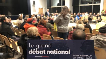 Une réunion organisée à Annecy dans le cadre du grand débat national, le 25 janvier 2019. (RICHARD VIVION / FRANCE-BLEU PAYS DE SAVOIE)