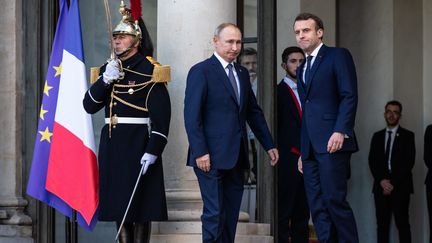 Vladimir Poutine et Emmanuel Macron&nbsp;à l'Elysée, à l'occasion d'un sommet sur le processus de paix dans le Donbass, le 9 décembre 2019. (MAXPPP)