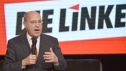 Le leader de Die Linke, Gregor Gysi, parle à ses partisans à Berlin le 22-9-2013. (AFP - DPA - BERND VON JUTRCZENKA)