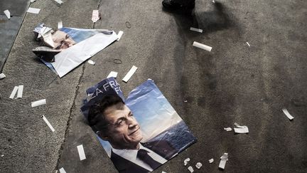 J-50 Des affiches du pr&eacute;sident candidat Nicolas Sarkozy &agrave; l'issue de son meeting &agrave; Lyon (Rh&ocirc;ne-Alpes), le 17 mars 2012. (JEAN-PHILIPPE KSIAZEK / AFP)