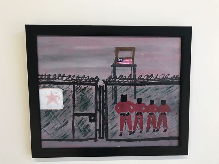 Un dessin d'un ancien détenu qui représente la prison américaine de Guantanamo.&nbsp; (EDITH BOUVIER ET CELINE MARTELET)