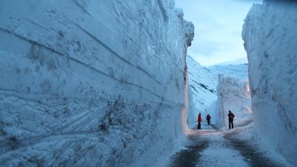 Une avalanche a eu lieu sur la route qui mène de Bessans à Bonneval-sur-Arc (Savoie), le 9 janvier 2018. (ALAIN DUCLOS)