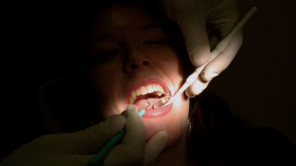 &nbsp; (Un tiers des chirurgiens-dentistes refusent de soigner les patients séropositifs, selon un testing réalisé par l'association Aides © MAXPPP)