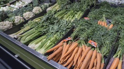 Le rayon légumes d'un supermarché. Photo d'illustration. (CHRISTIAN WATIER / MAXPPP)