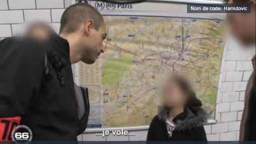 Capture d'&eacute;cran du reportage "Nom de code : Hamidovic" du reportage de 66 minutes diffus&eacute; en 2011 sur M6 sur le "gang des petites voleuses du m&eacute;tro" parisien.&nbsp; (M6 )