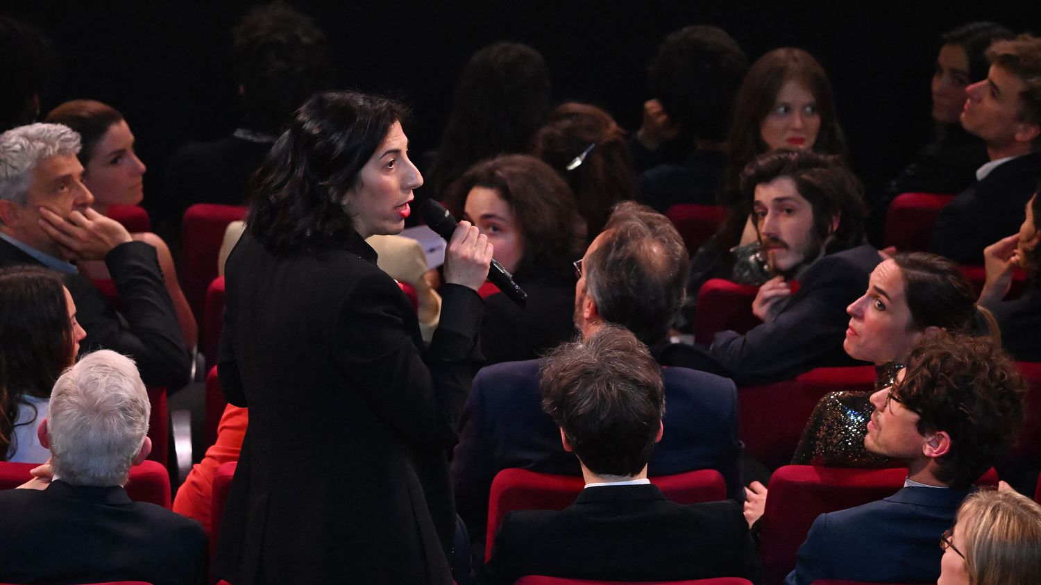 Artists Challenge Minister of Culture at French Theater Awards Ceremony