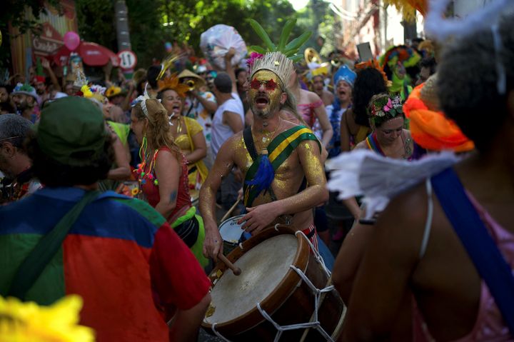 Carnaval dans les rues de Santa Teresa à Rio de Janeiro (11 février 2023) (MAURO PIMENTEL / AFP)