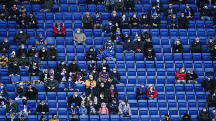 Alors que le masque est redevenu obligatoire dans les tribunes en France, les stades allemands retrouvent des jauges comme ici lors de Hoffenheim-Leipzig, le samedi 20 novembre. (UWE ANSPACH / DPA)