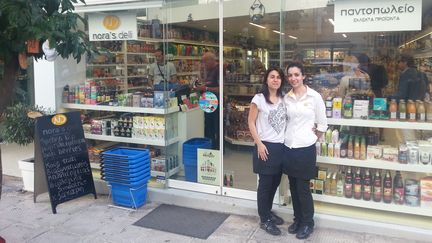 L'&eacute;picerie gourmet Nora's Deli, dans le quartier de Kolonaki, &agrave; Ath&egrave;nes (Gr&egrave;ce), le 23 juin 2015.&nbsp; (YANN THOMPSON / FRANCETV INFO)