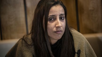 Meriam Rhaiem, m&egrave;re de la petite Assia, lors d'une conf&eacute;rence de presse, &agrave; Lyon, le 22 mars 2014. (JEFF PACHOUD / AFP)