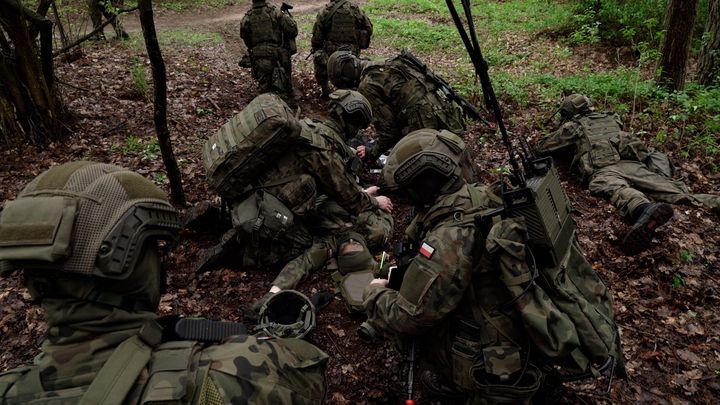 These soldiers practice healing one of the soldiers during tactical exercises in the forest.  (MARTIN CHABAL / RADIOFRANCE)