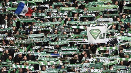 Des supporters de l'AS Saint-Etienne au stade&nbsp;Geoffroy Guichard, à Saint-Etienne (Loire), le 14 février 2016. (PHILIPPE DESMAZES / AFP)