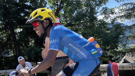 Adrien Niyonshuti, ancien coureur cycliste professionnel rwandais, lors de l'ascension de l'Alpe d'Huez, le 14 juillet 2022. (JEREMY FORT / TEAM AFRICA RISING)