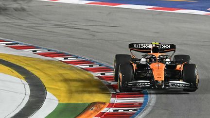 Lando Norris lors du Grand Prix de Singapour, le 22 septembre 2024. (ROSLAN RAHMAN / AFP)