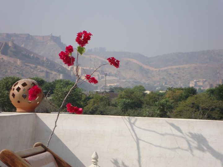 Vue de la maison d'hôtes d'Hervé Vital sur les collines du Rajasthan "En Inde, la religion est partout. Les gestes liés aux croyances rythment les journées."&nbsp; (HERVE VITAL)