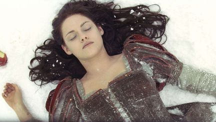 Kristen Stewart est Blanche-Neige, dans "Blanche-neige et le chasseur" de&nbsp;Rupert Sanders. (MOVIESTORE / REX / SIPA)