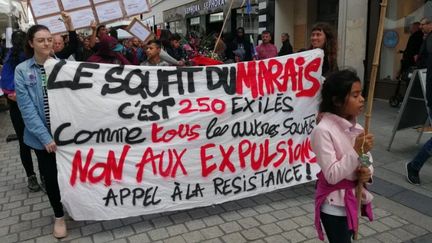 Une soixantaine d'enfants, tous scolarisés, habitent au Marais avec leurs familles. (NOLWENN QUIOC / RADIO FRANCE)