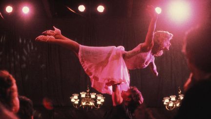 La célèbre scène du porté de "Dirty Dancing" (1987) réalisé par Emile Ardolino.&nbsp; (ARCHIVES DU 7EME ART)