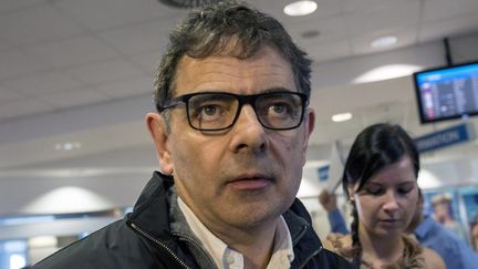 Rowan Atkinson arrive à l'aéroport de Budapest pour le tournage de Maigret (6 septembre 2015). Le premier épisode de la série sera sur France 3 dimanche 19 février
 (Bea Kallos / EPA / MaxPPP)