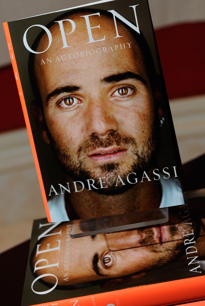 La couverture du livre du tennisman Andre Agassi, "Open". (ETHAN MILLER / GETTY IMAGES / AFP)