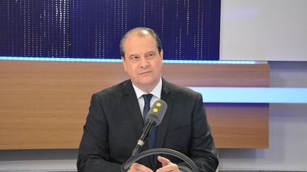 Jean-Christophe Cambadélis, invité sur Franceinfo le 27 avril 2017. (JEAN-CHRISTOPHE BOURDILLAT / FRANCE-INFO)